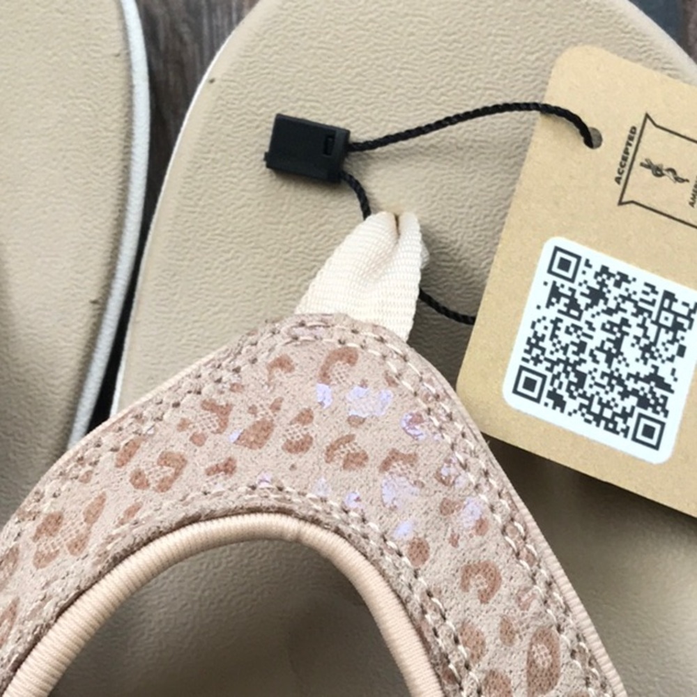 Spenco Women's Beige Leopard Sandals NWT - Picture 6 of 6